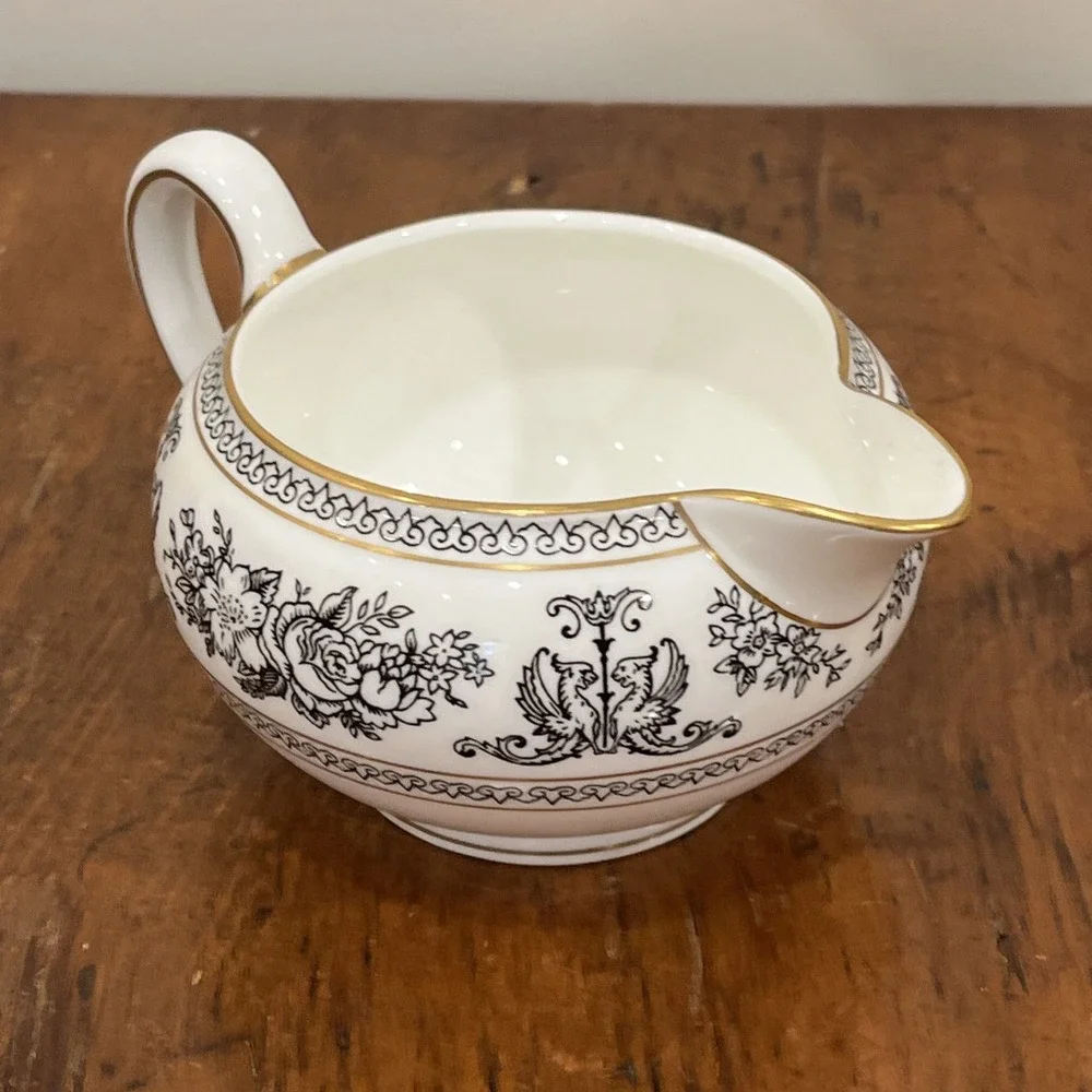 Wedgwood Black Columbia large coffee pot, Sugar, Creamer Set, Rare,‎ Excellent